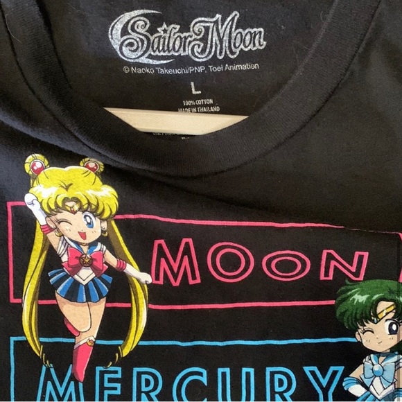 Sailor Moon Anime Graphic T-Shirt - Picture 2 of 2